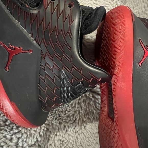 Nike Air Jordan XXXIi 32 Low Last Shot Basketball Running Shoes Youth Size 5 - Picture 9 of 13